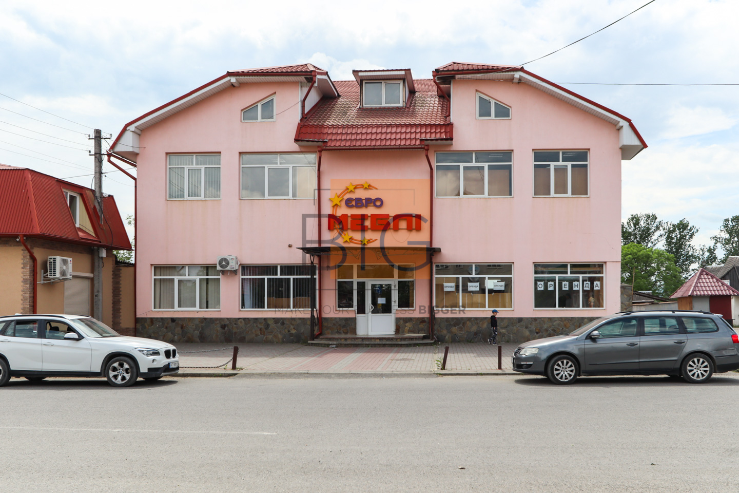 Приміщення з ремонтом під вашу справу за вул. Старицького, центр