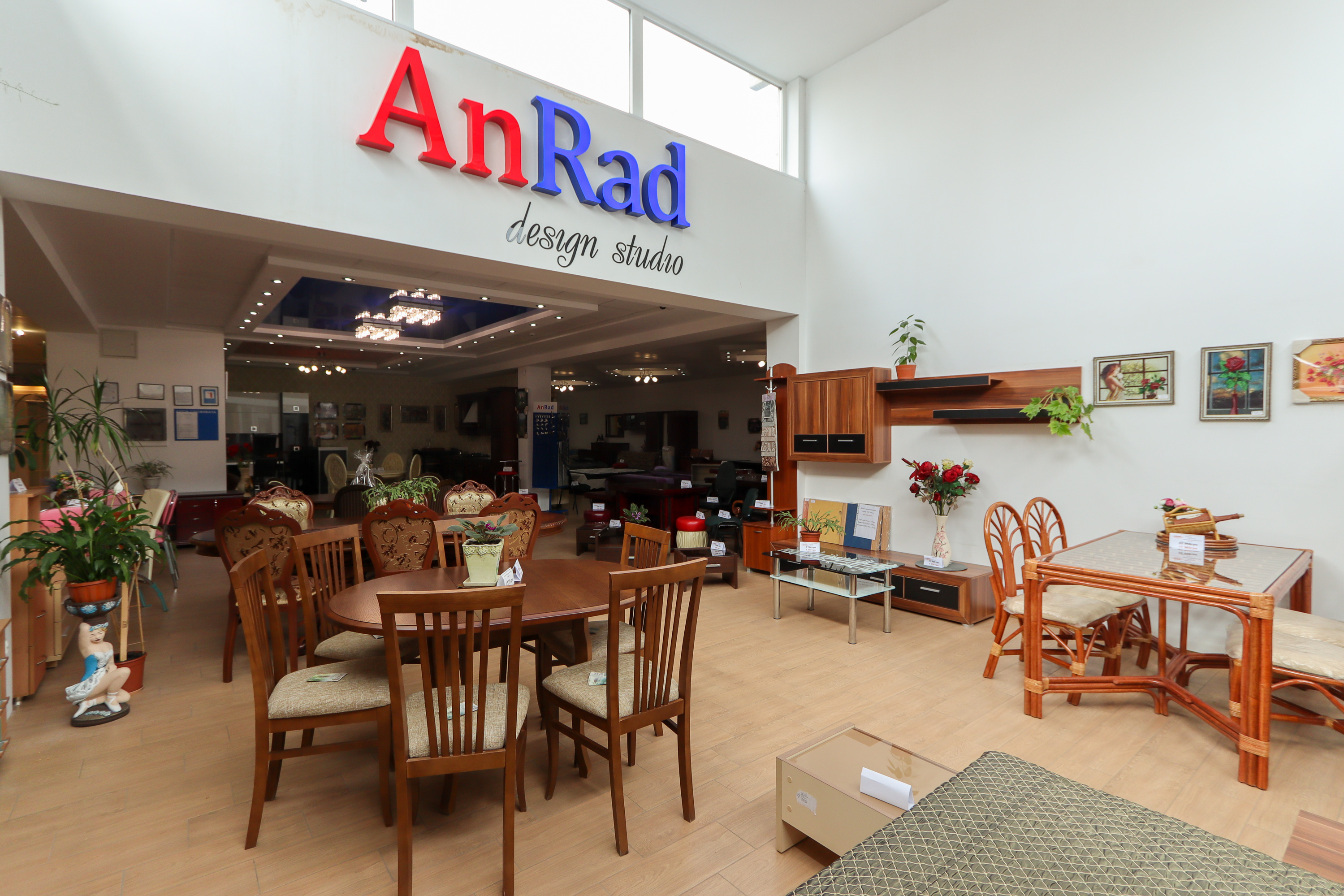 Приміщення під магазин, салон, з ремонтом, 230 кв.м. за вул. Івасюка