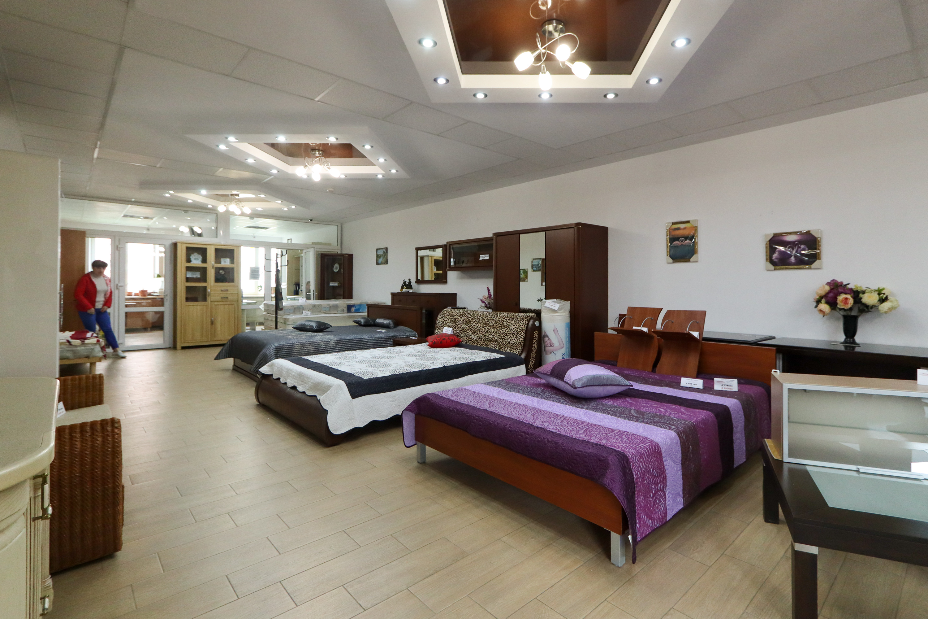 Приміщення під магазин, салон, з ремонтом, 230 кв.м. за вул. Івасюка