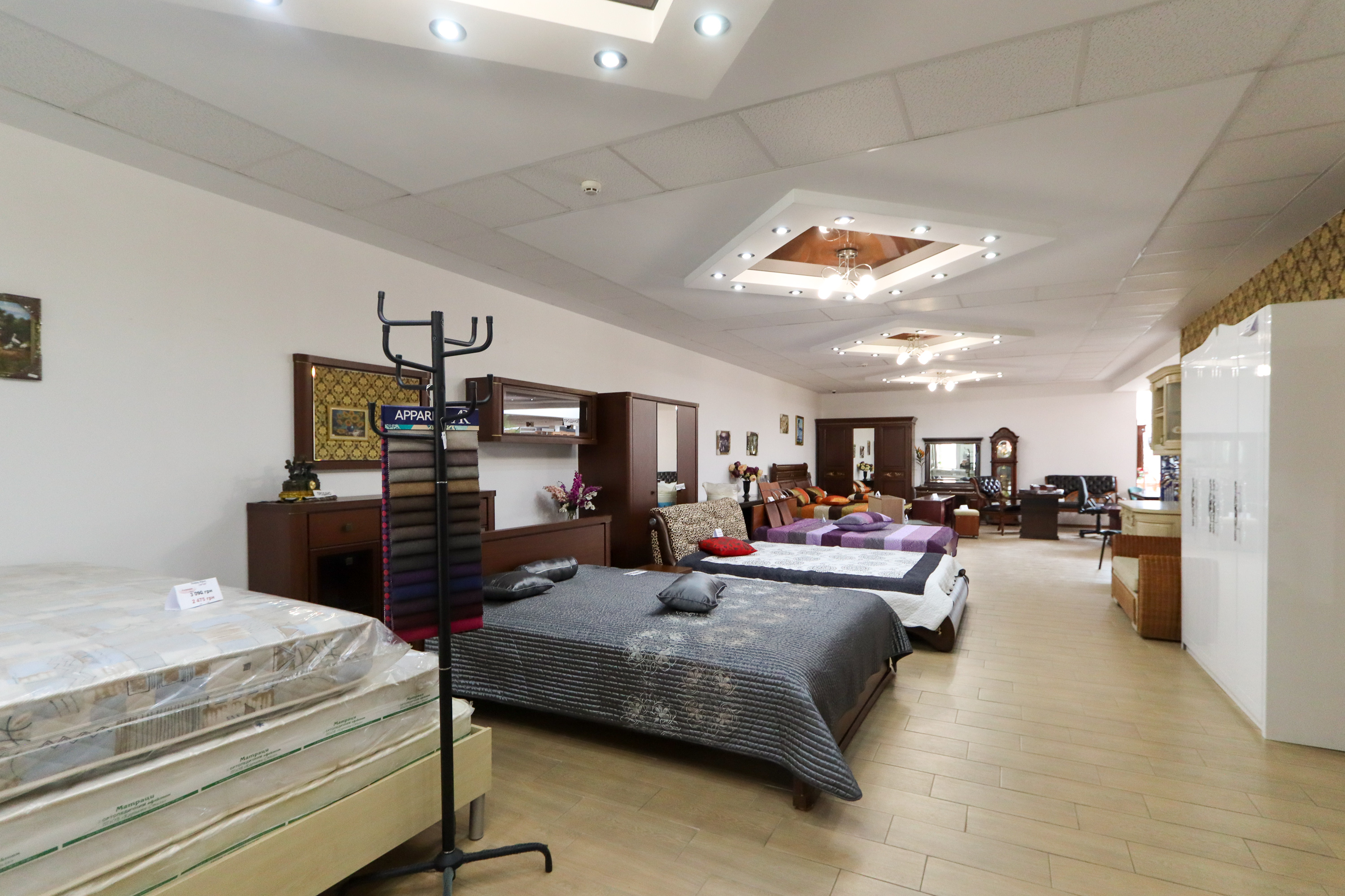 Приміщення під магазин, салон, з ремонтом, 230 кв.м. за вул. Івасюка