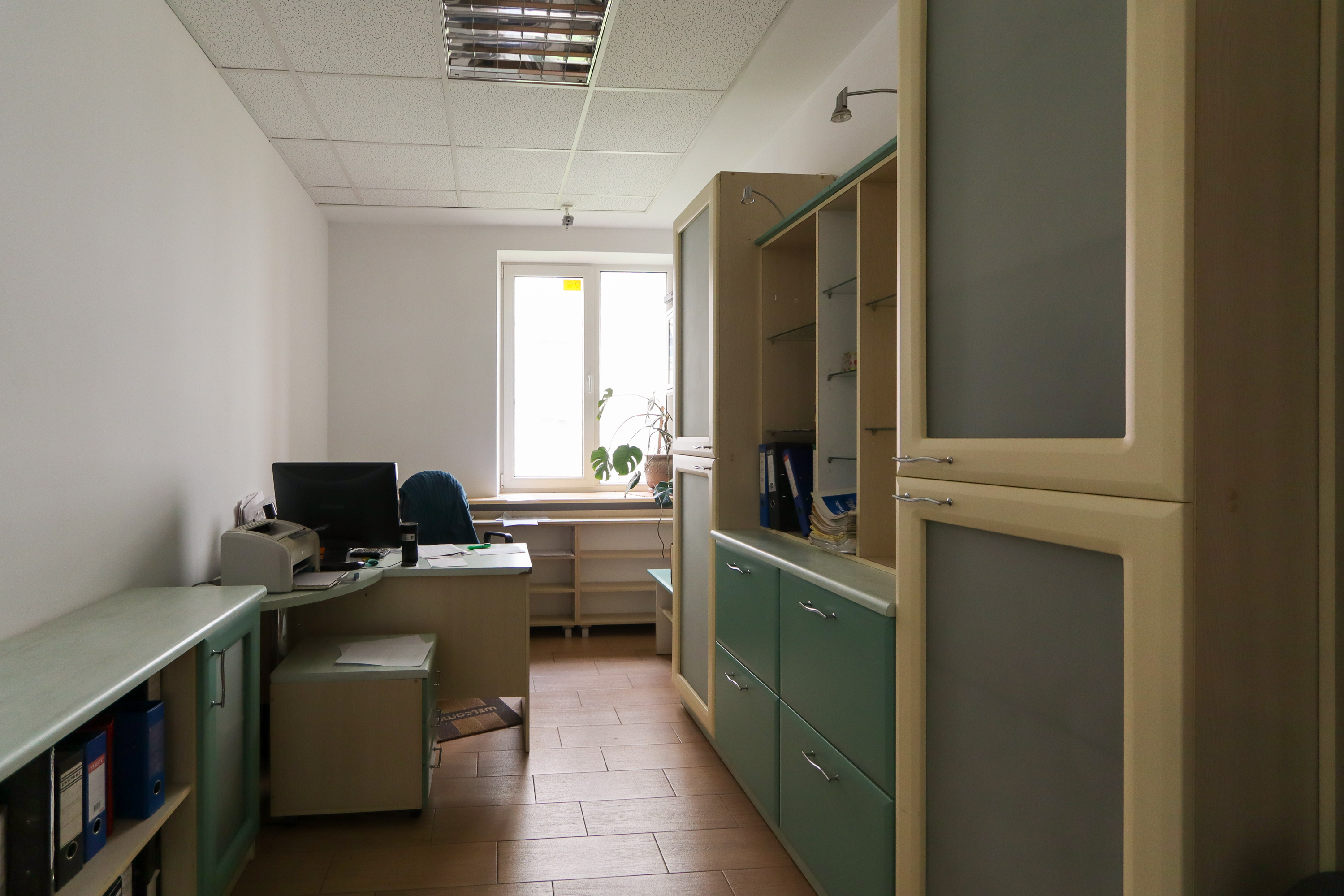 Приміщення під магазин, салон, з ремонтом, 230 кв.м. за вул. Івасюка