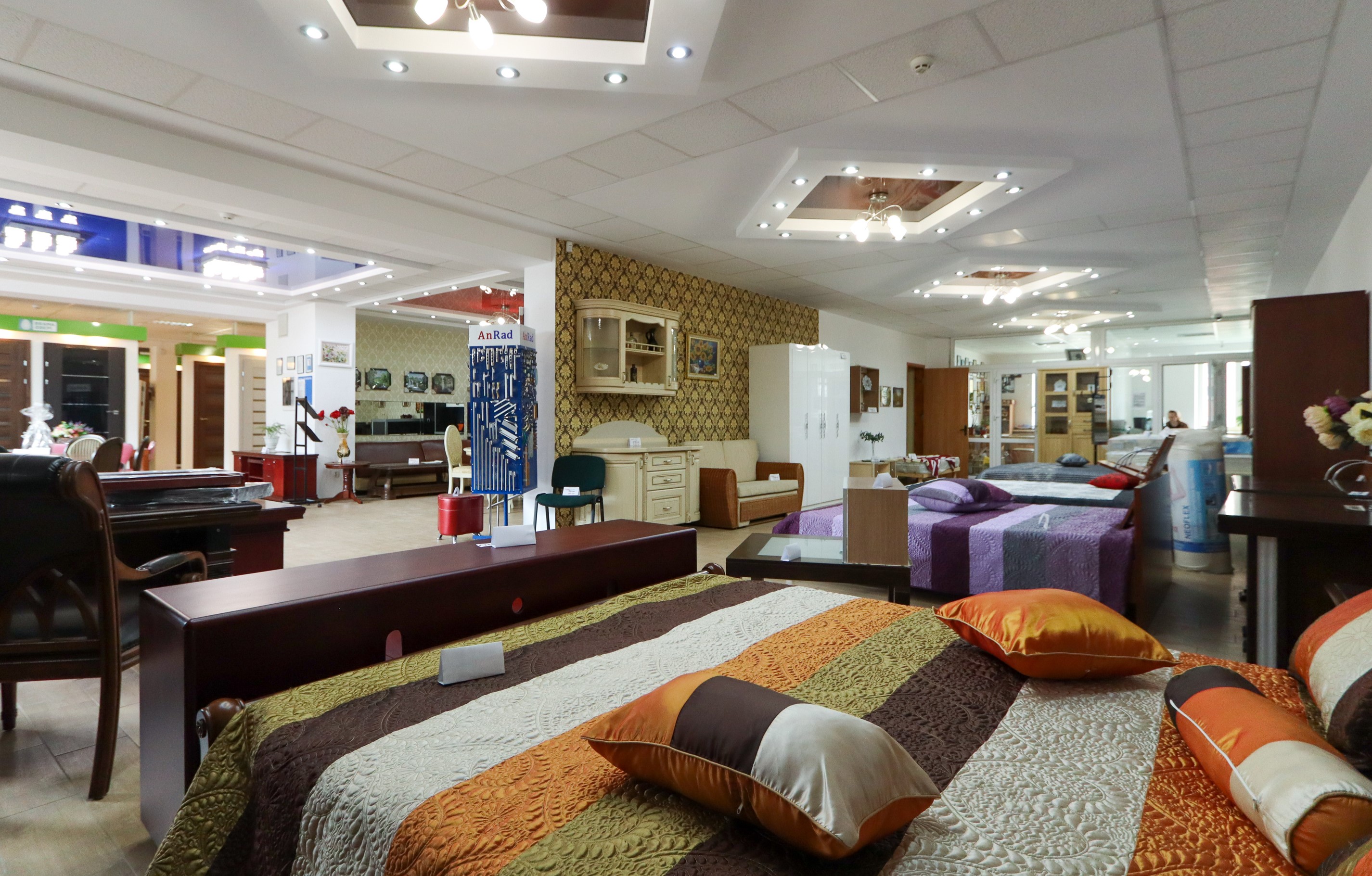 Приміщення під магазин, салон, з ремонтом, 230 кв.м. за вул. Івасюка