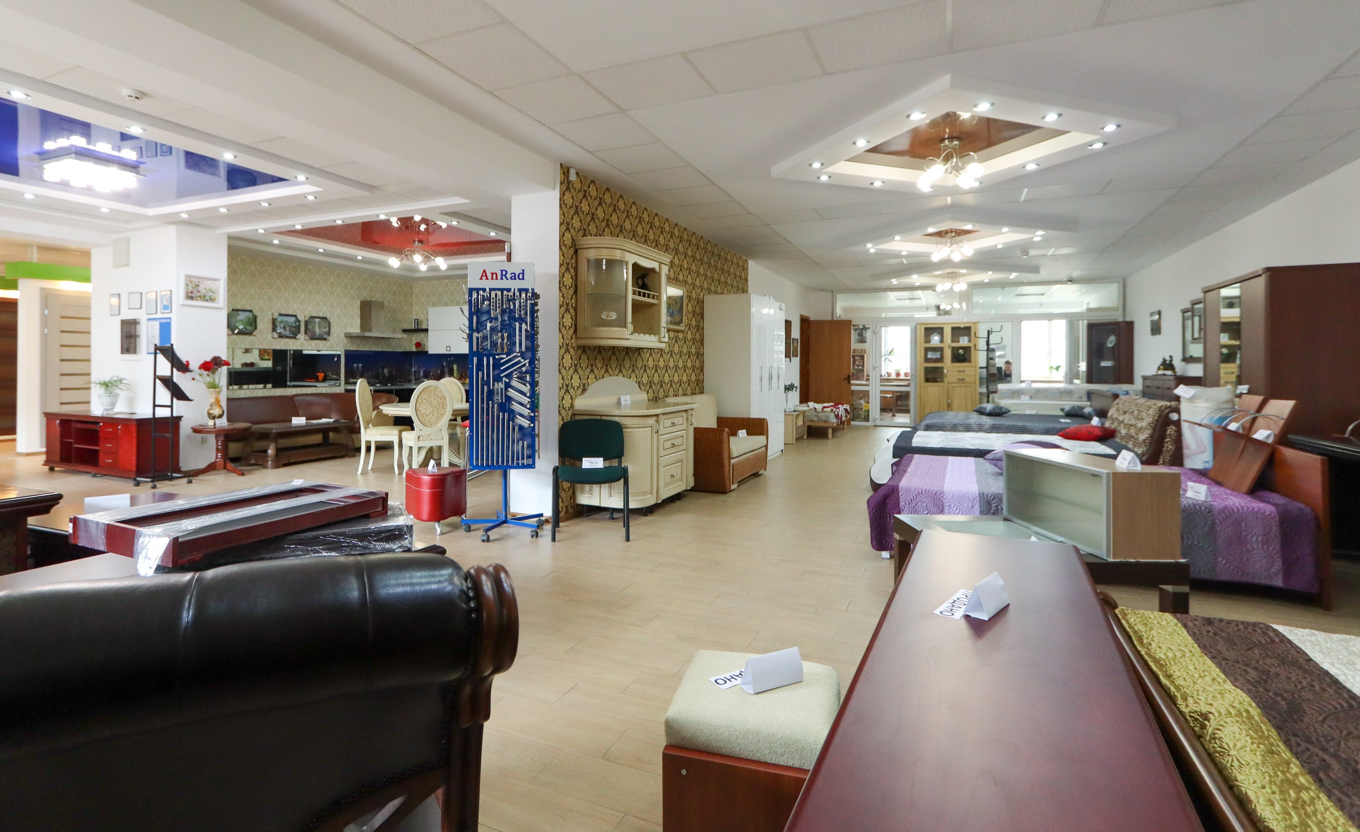 Приміщення під магазин, салон, з ремонтом, 230 кв.м. за вул. Івасюка