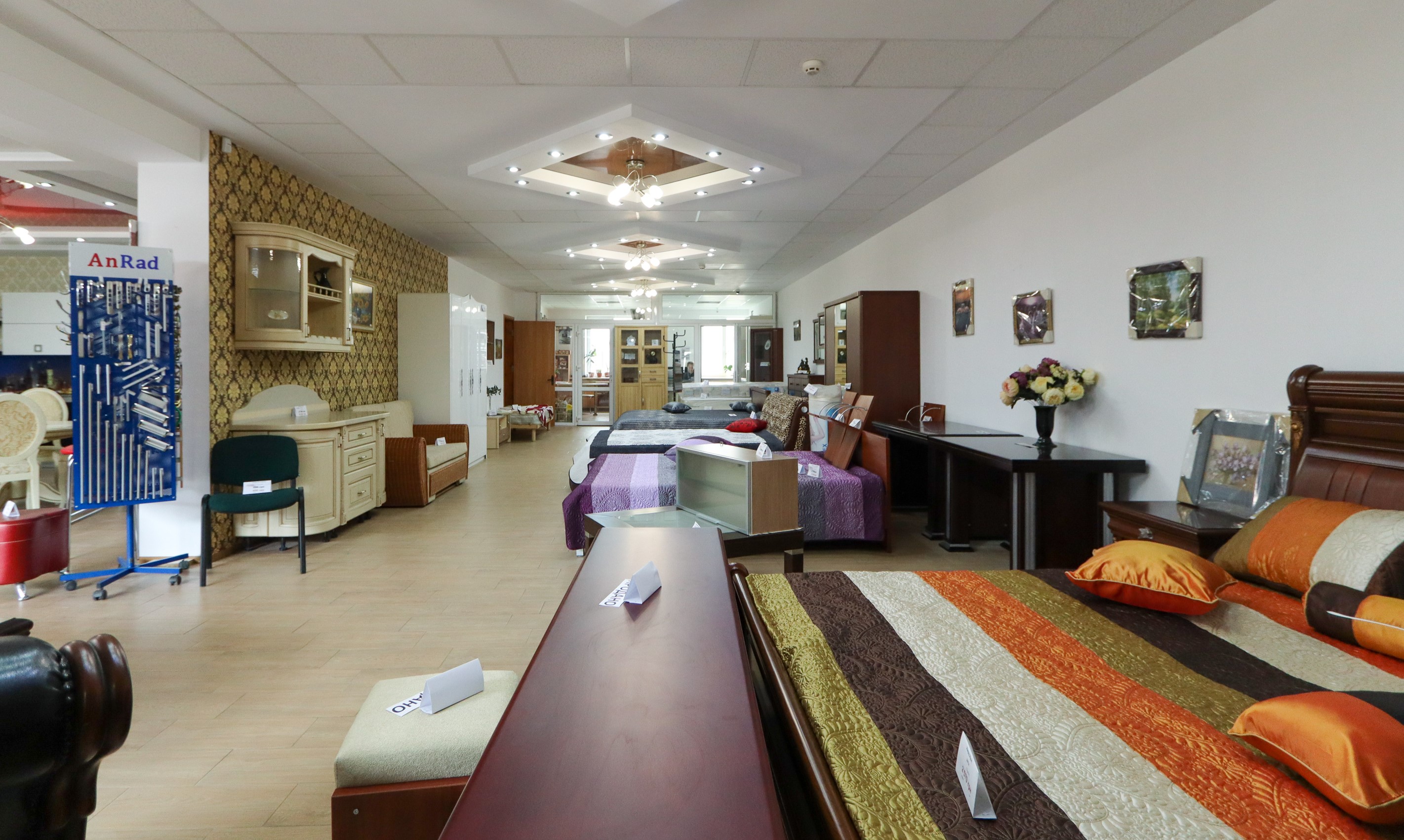 Приміщення під магазин, салон, з ремонтом, 230 кв.м. за вул. Івасюка