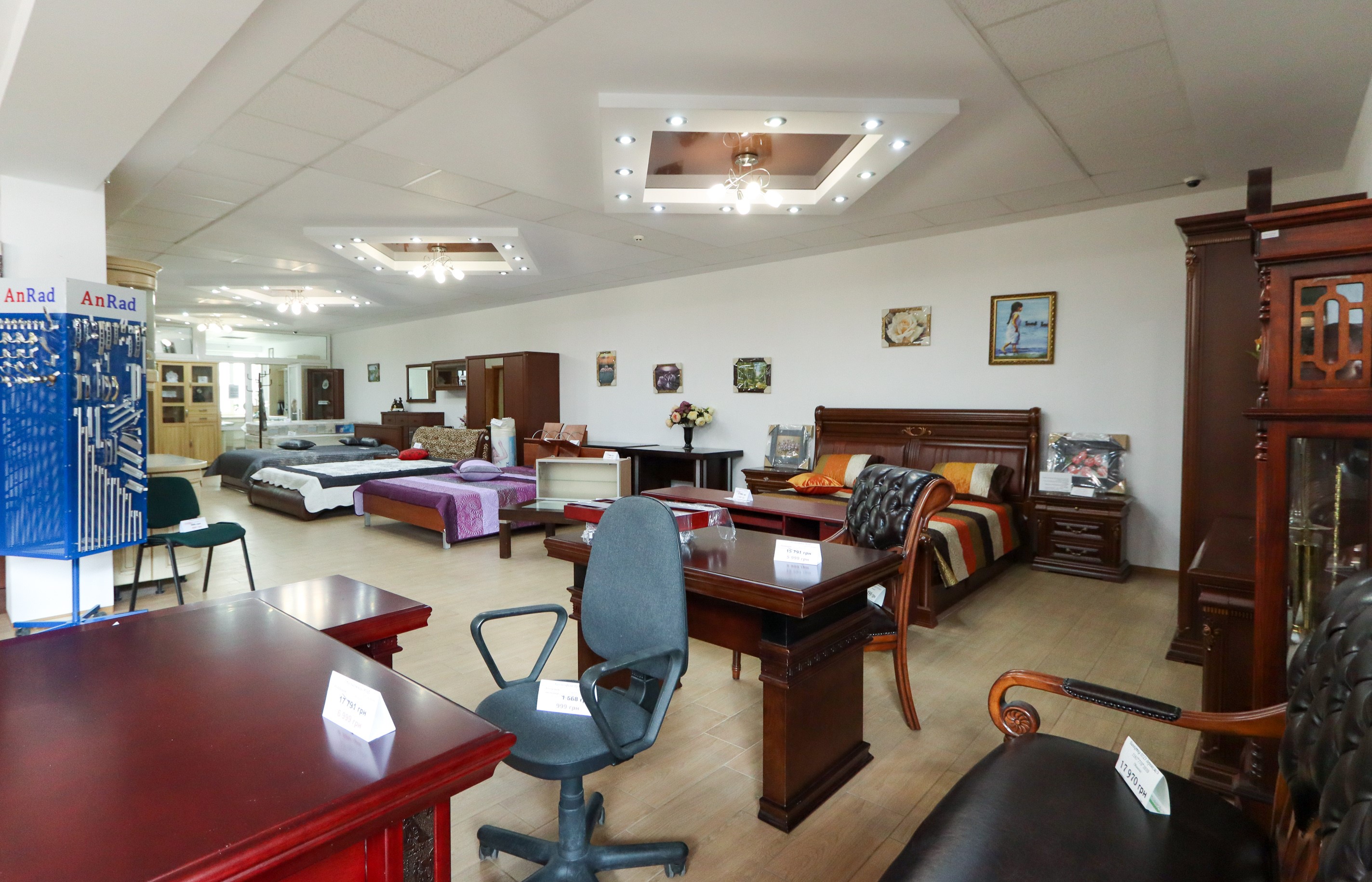 Приміщення під магазин, салон, з ремонтом, 230 кв.м. за вул. Івасюка