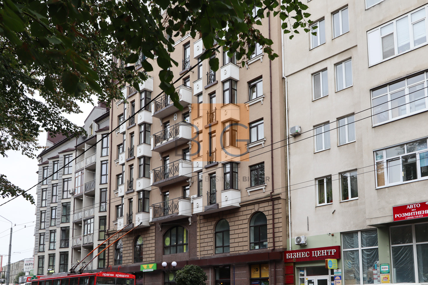 Приміщення вільного призначення з фасадним входом, ремонтом та і/о, 141 м2, у центрі, за вул. Залізнична