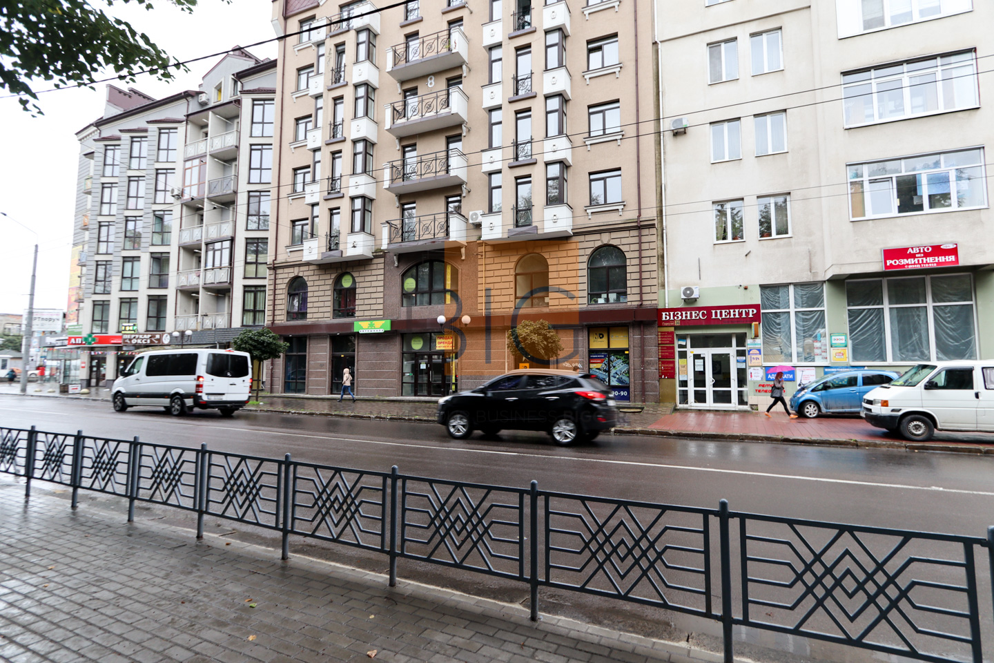 Приміщення вільного призначення з фасадним входом, ремонтом та і/о, 141 м2, у центрі, за вул. Залізнична