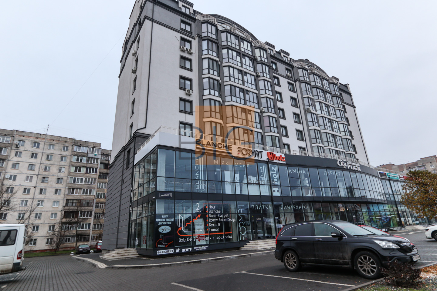 Фасадне цокольне приміщення, 300 м. кв., якісний ремонт, р-н Івасюка-Надрічна