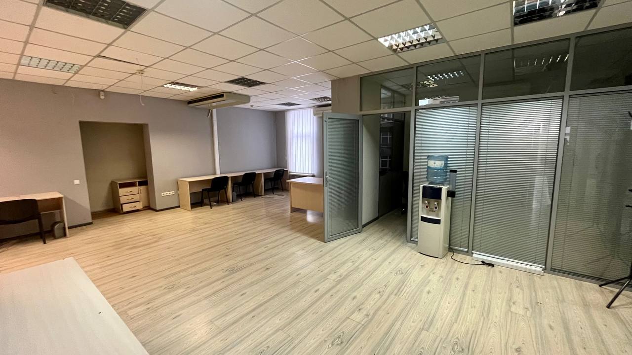 Офісне приміщення в Ботанік Тауер з постійною подачею електрики за вул. Саксаганського