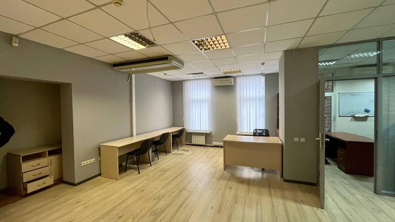 Офісне приміщення в Ботанік Тауер з постійною подачею електрики за вул. Саксаганського
