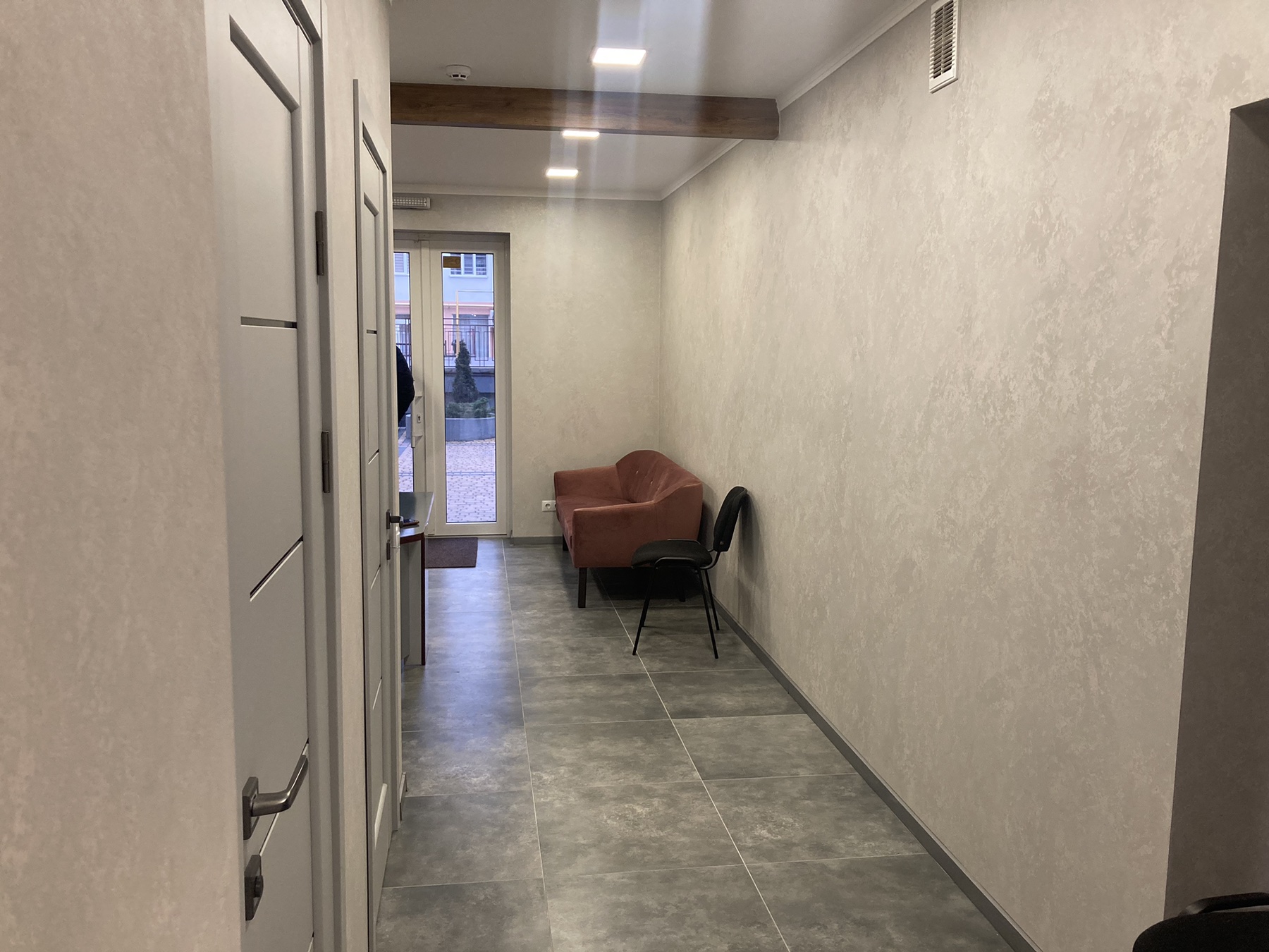 Салон краси, 78 м. кв, дизайнерський ремонт, меблі, Центр