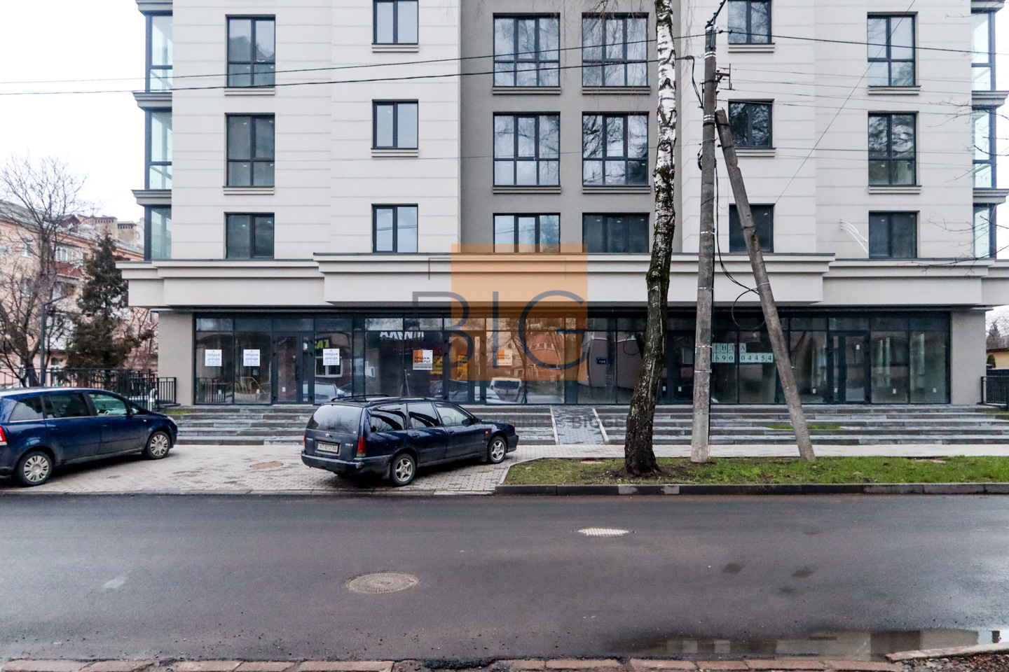 Комерційне приміщення 84 м2 з фасадним входом та і/о за вул. Короля Данила. Перша здача!