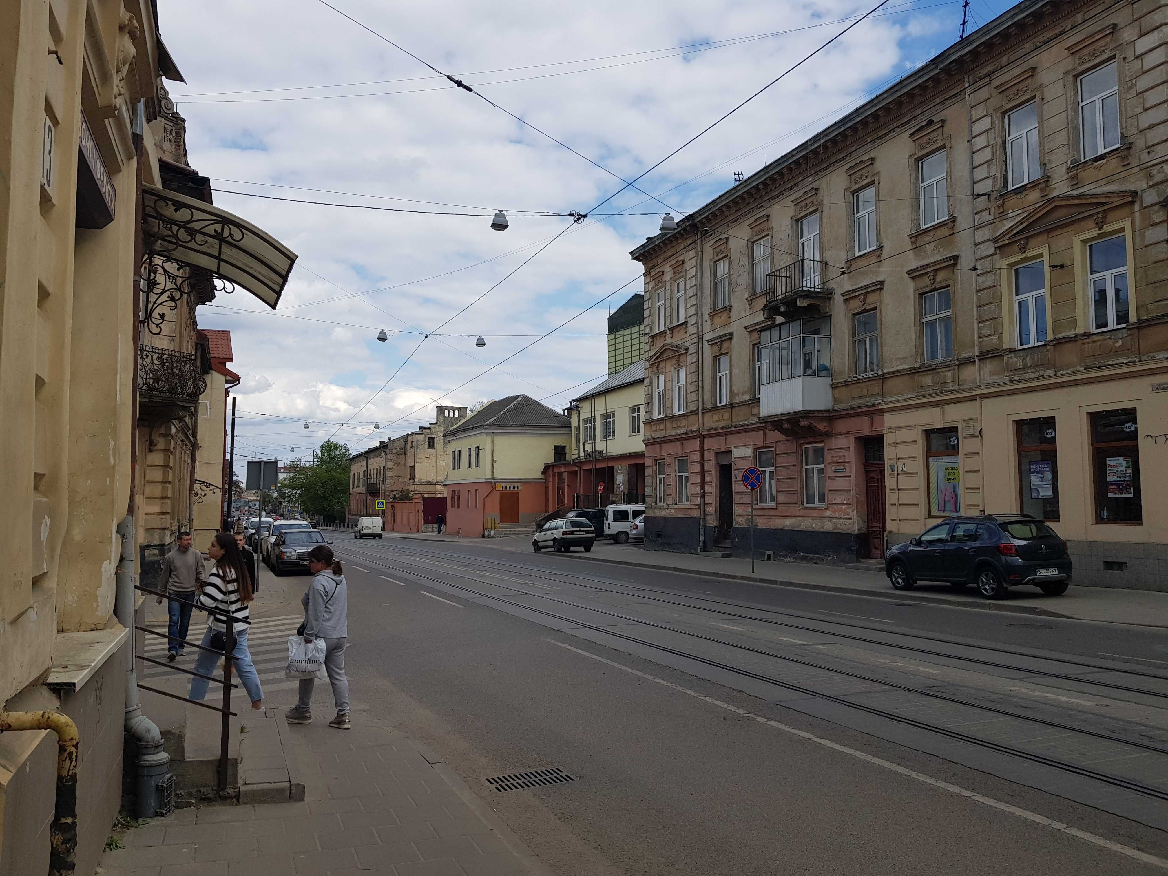 Приміщення 96 м2 з фасадним входом, ремонтом та і/о за вул. Хмельницького