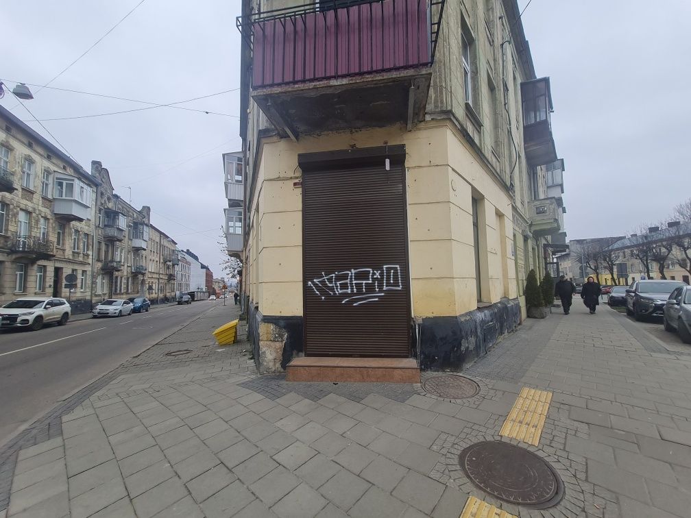 Приміщення з ремонтом та і/о за вул. Богдана Хмельницького, 82 м2