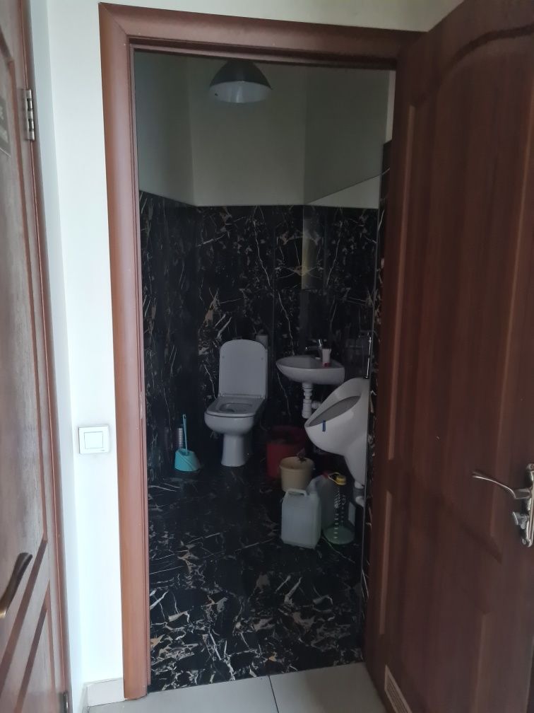 Приміщення з ремонтом та і/о за вул. Богдана Хмельницького, 82 м2