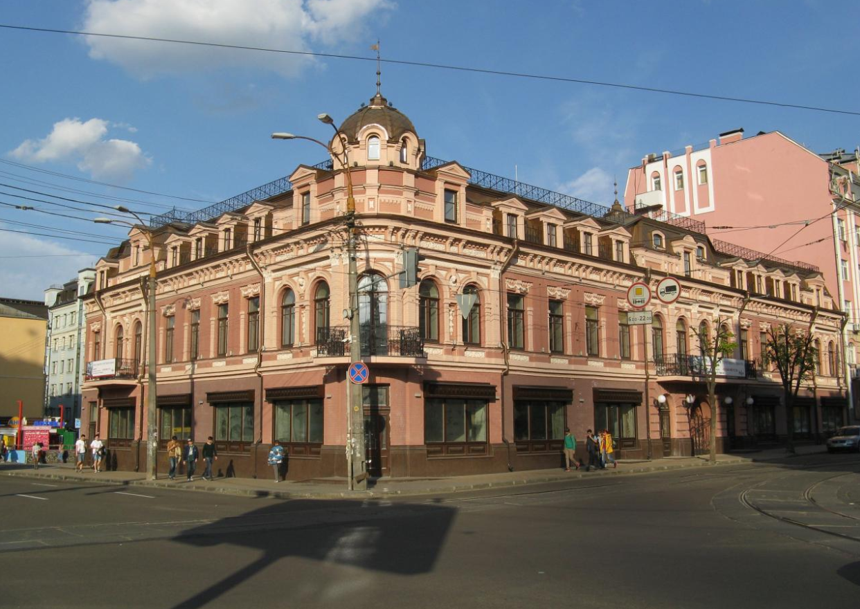 Офісне приміщення в БЦ "Podil Heritage" з дизайнерським ремонтом за вул. Верхній Вал