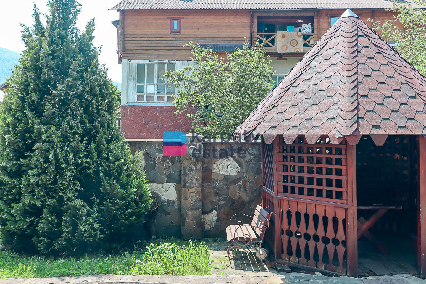 Котедж "Казка" 290 м2 з дизайнерським ремонтом, і/о та власне подвір’я в м. Яремче