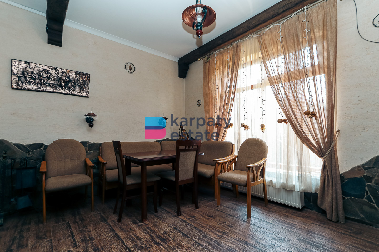 Котедж "Казка" 290 м2 з дизайнерським ремонтом, і/о та власне подвір’я в м. Яремче