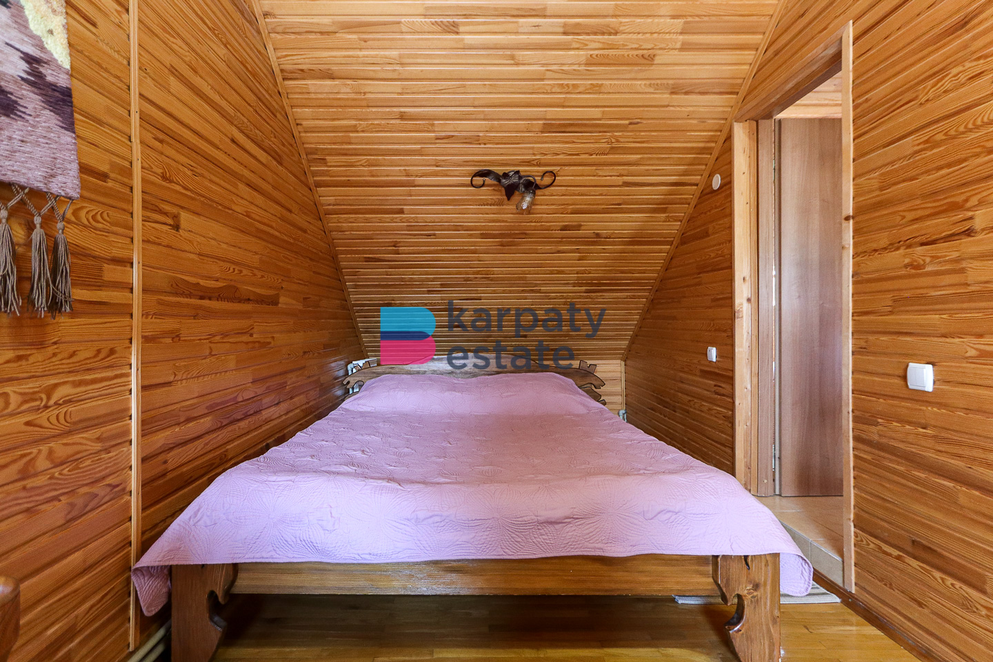 Котедж "Казка" 290 м2 з дизайнерським ремонтом, і/о та власне подвір’я в м. Яремче