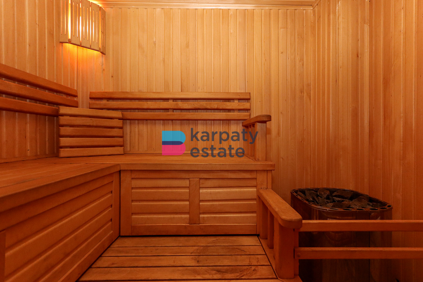 Котедж "Казка" 290 м2 з дизайнерським ремонтом, і/о та власне подвір’я в м. Яремче
