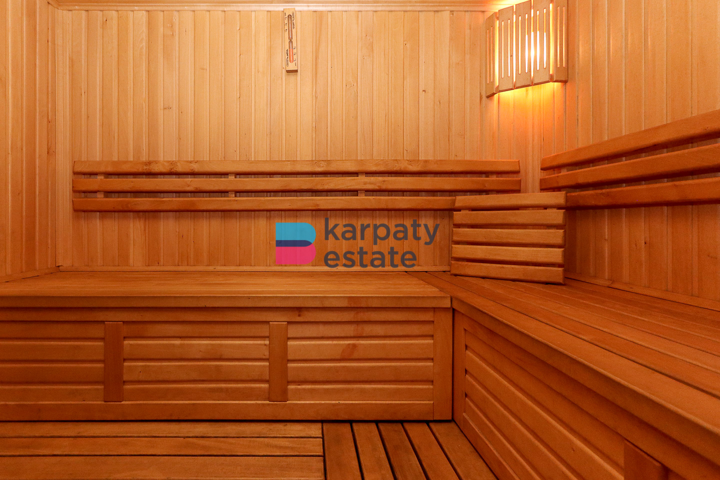 Котедж "Казка" 290 м2 з дизайнерським ремонтом, і/о та власне подвір’я в м. Яремче