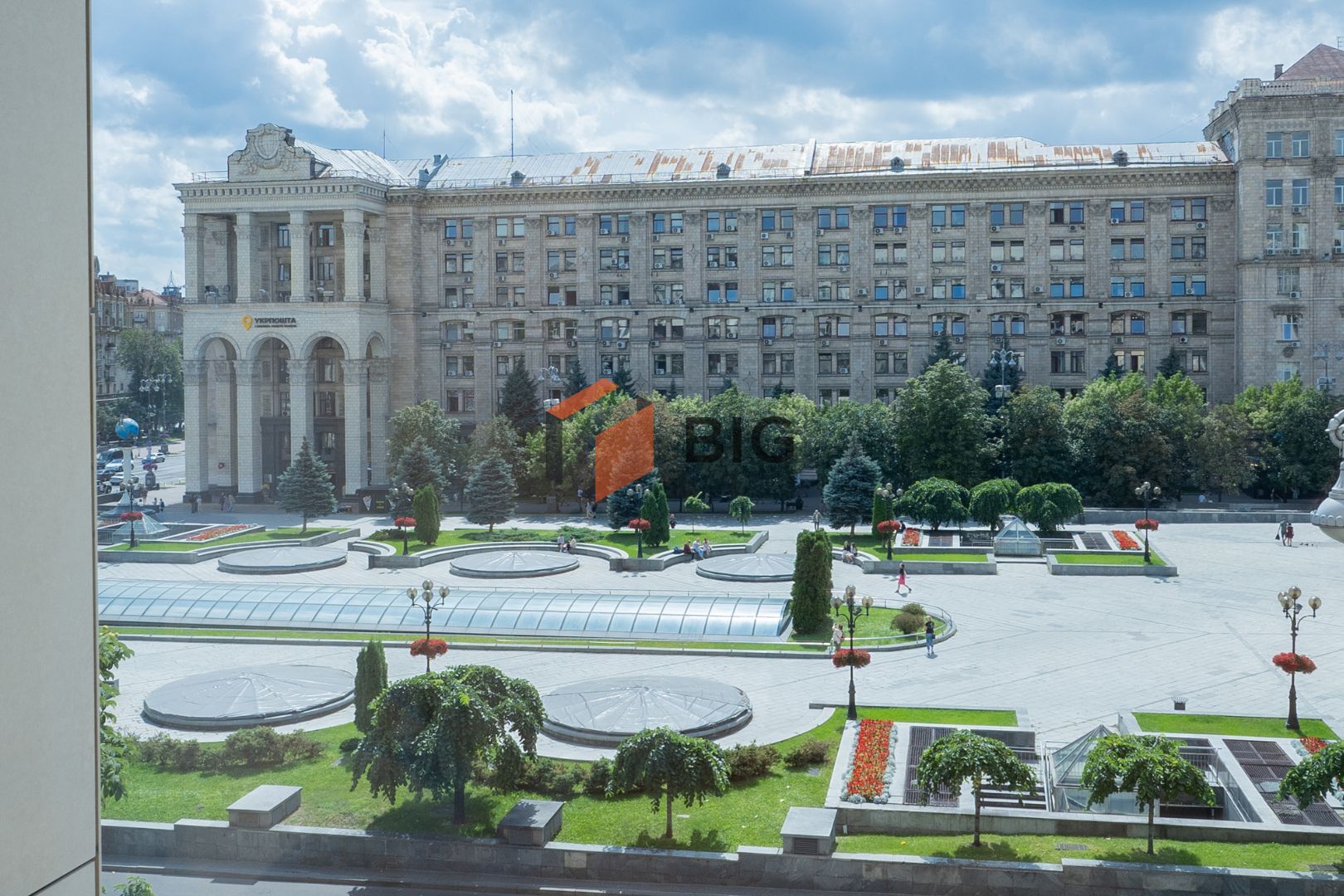 Офісне приміщення в самому центрі міста з дизайнерським ремонтом за вул. Майдан Незалежності