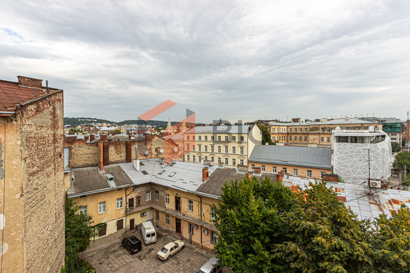 Приміщення 157 м2 з ремонтом та меблями за вул. Костомарова