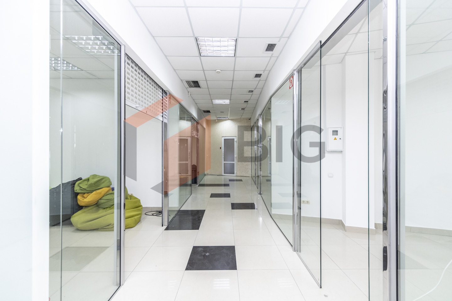 Офісний простір 1080 м² у центрі Івано-Франківська | ТЦ «Бельведер»