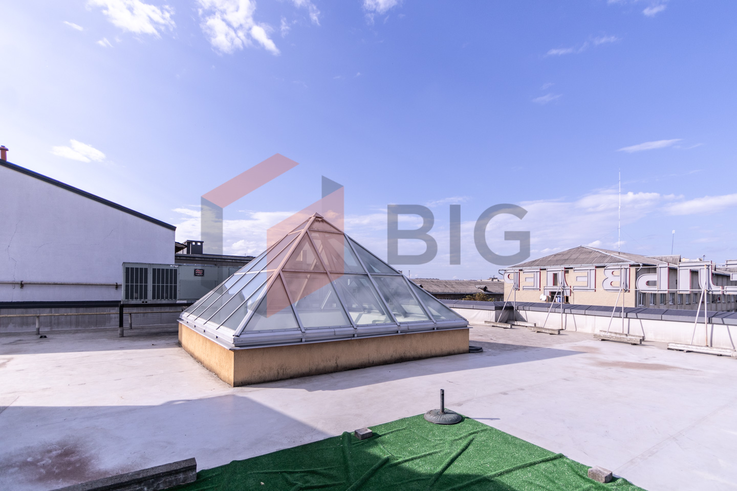 Офісний простір 1080 м² у центрі Івано-Франківська | ТЦ «Бельведер»