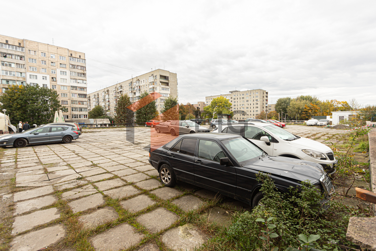 Приміщення вільного призначення 1000 м2 з фасадним входом та парковкою за вул. Княгині Ольги