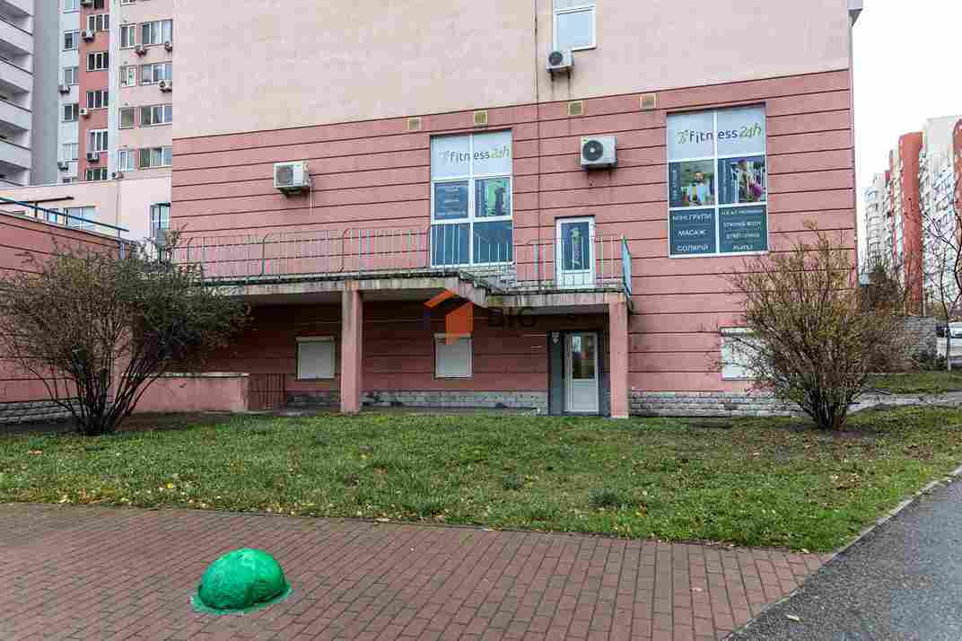 Приміщення 139 м2 з фасадним входом та ремонтом за вул. Кадетський Гай