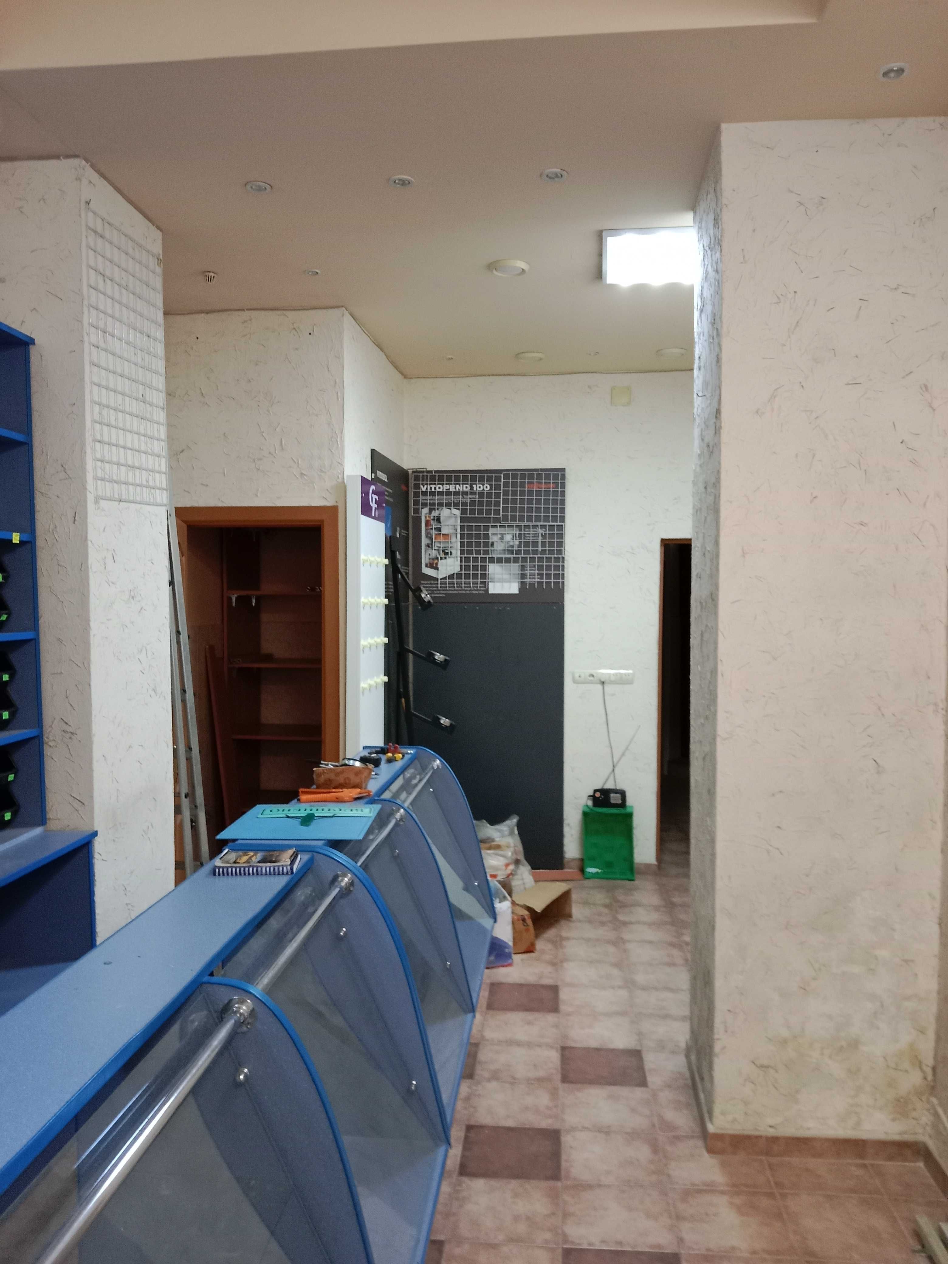 Приміщення 37 м2. за вул. Джерельна, фасадний вхід + підвальне приміщення