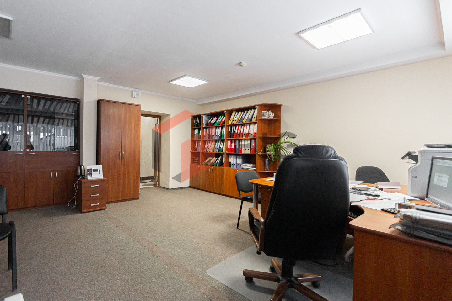 Офісне приміщення з ремонтом,  цілодобовою охороною  та усіма необхідними комунікаціями