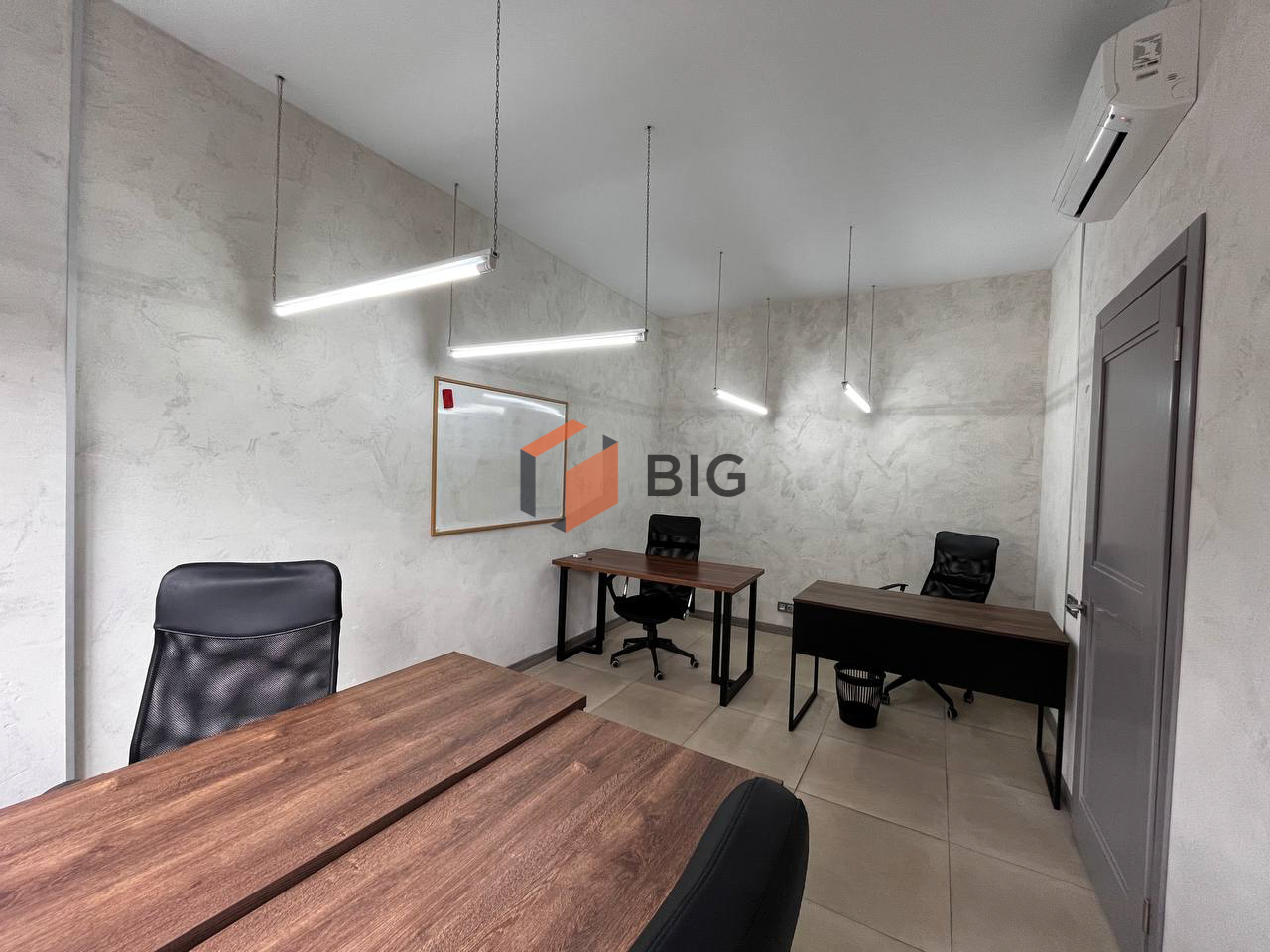 Офіс 118 м2 у стилі Loft поруч з метро Палац Україна