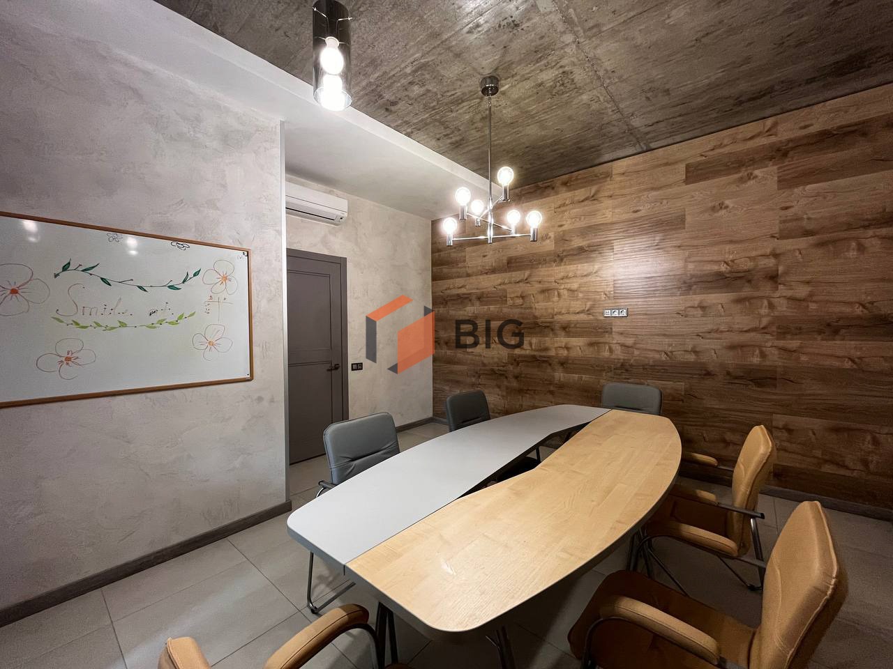 Офіс 118 м2 у стилі Loft поруч з метро Палац Україна