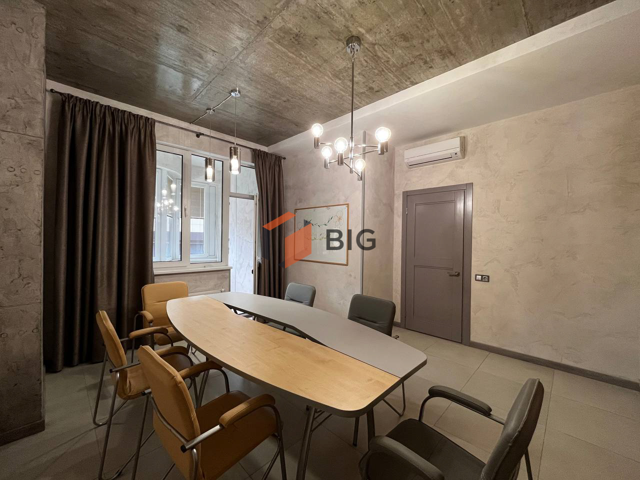 Офіс 118 м2 у стилі Loft поруч з метро Палац Україна