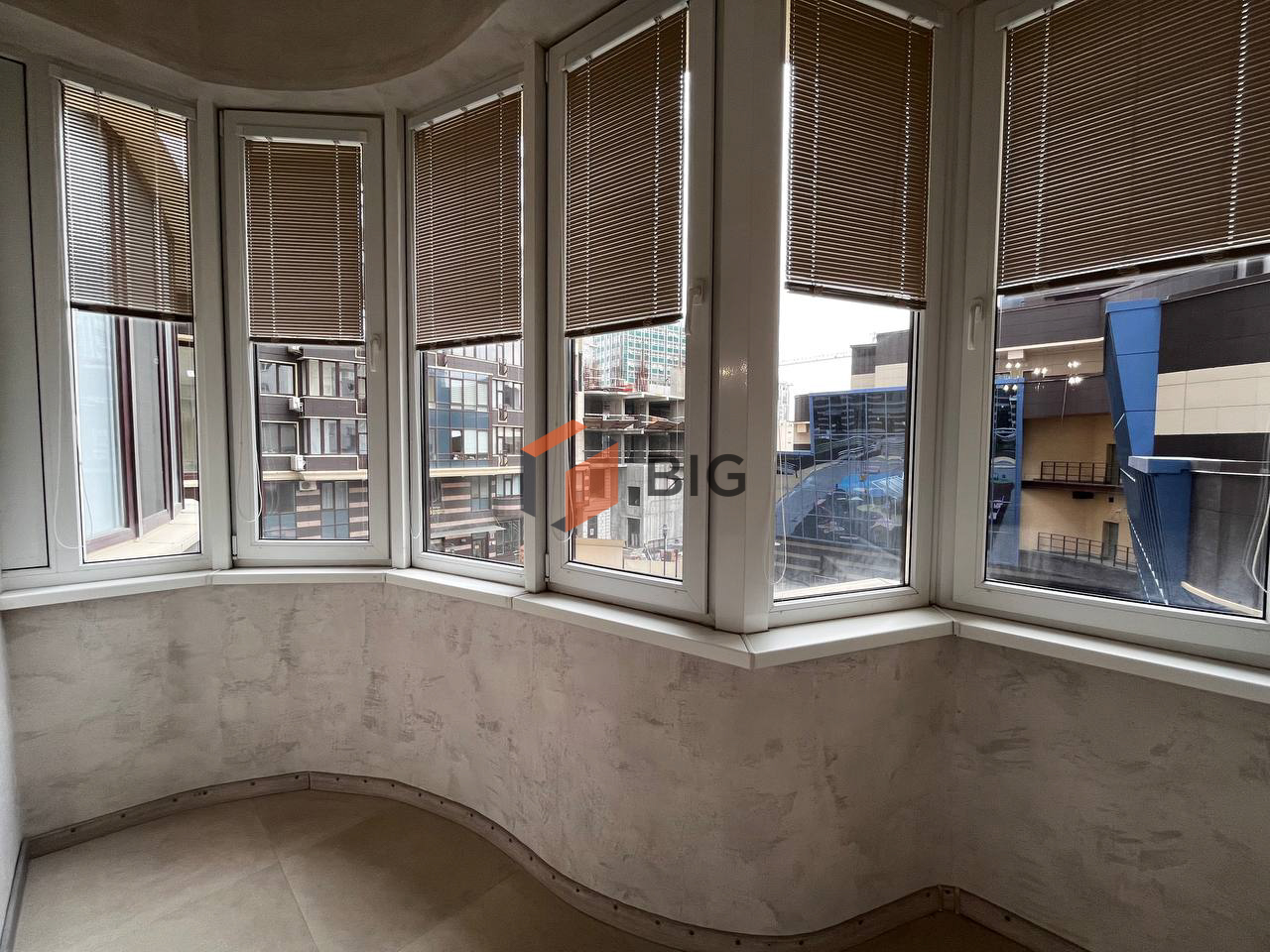 Офіс 118 м2 у стилі Loft поруч з метро Палац Україна