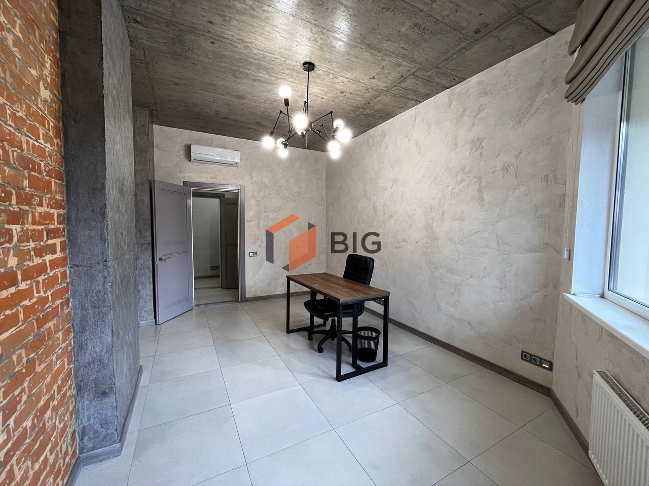 Офіс 118 м2 у стилі Loft поруч з метро Палац Україна