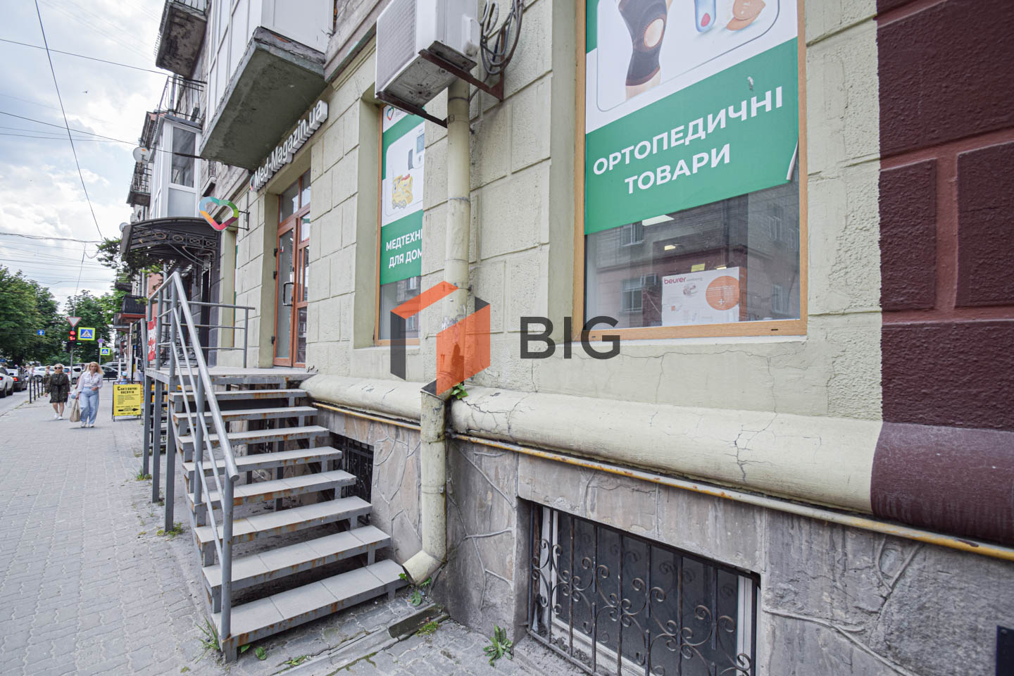 Приміщення 90 м2 з фасадним входом та ремонтом за вул. Замкова