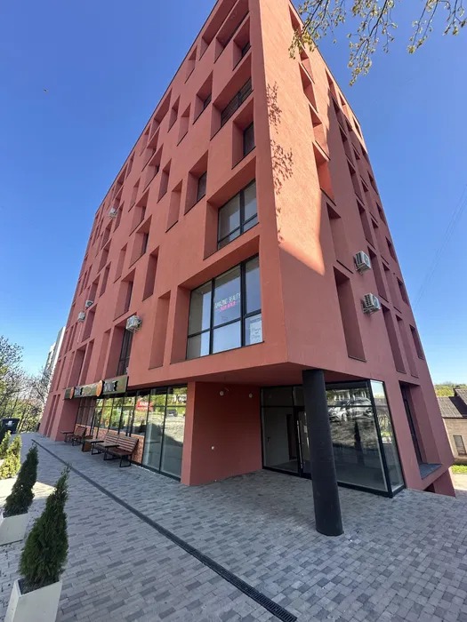 Приміщення 33 м2 з ремонтом та сигналізацією за вул. Львівська