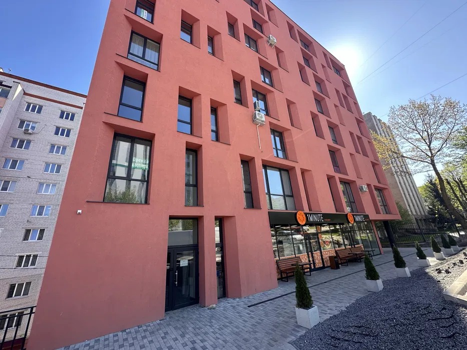 Приміщення 33 м2 з ремонтом та сигналізацією за вул. Львівська