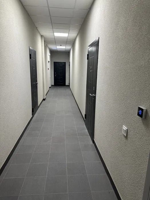 Приміщення 33 м2 з ремонтом та сигналізацією за вул. Львівська