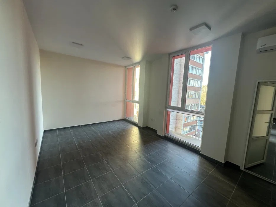 Приміщення 33 м2 з ремонтом та сигналізацією за вул. Львівська