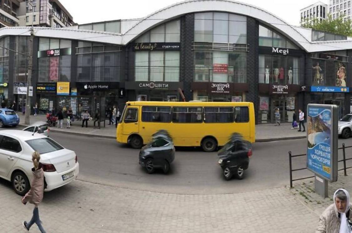 Приміщення 28 м2 з ремонтом в ТЦ за вул. Шептицького