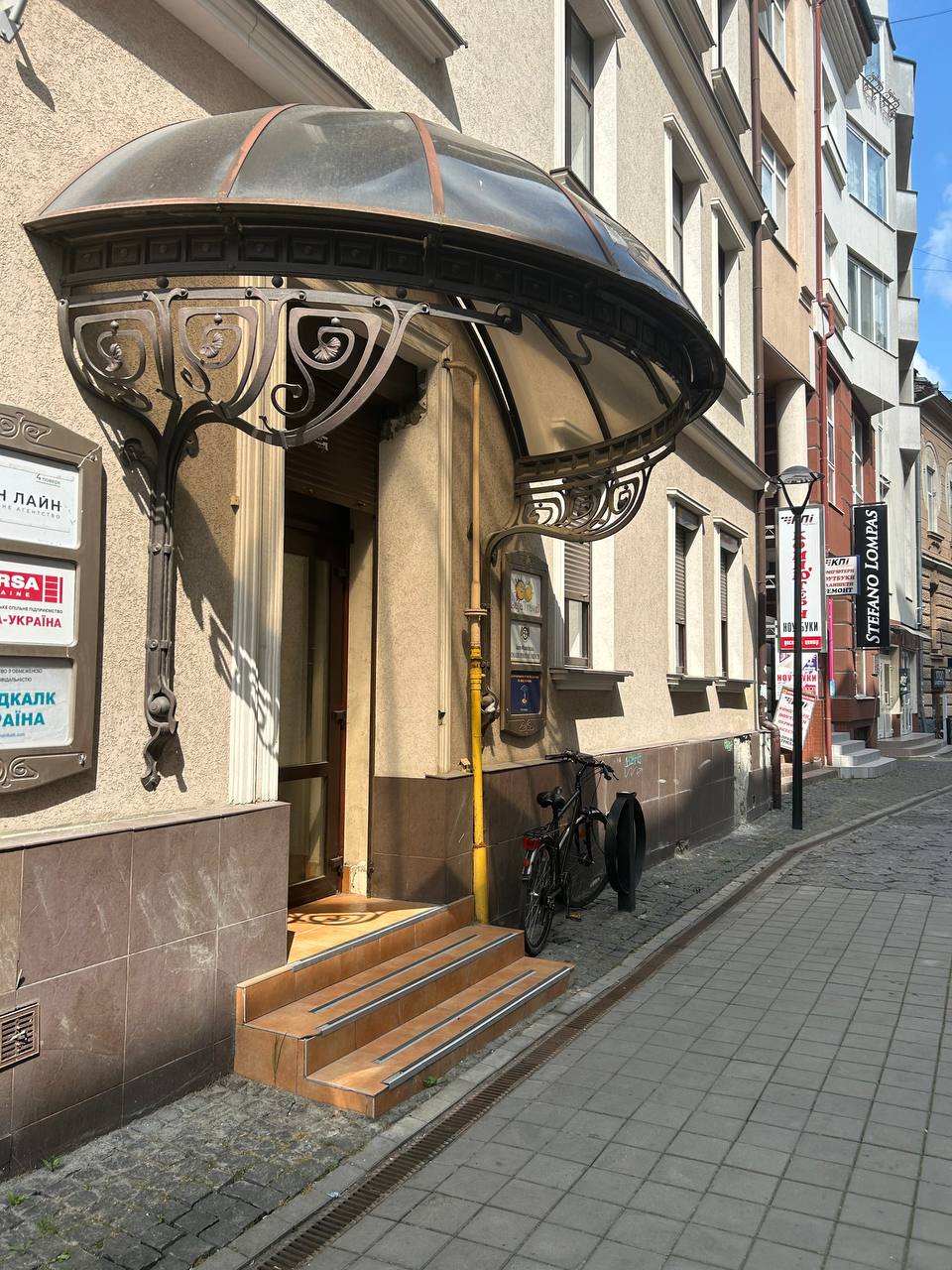 Приміщення 70 м2 з фасадним входом та ремонтом за вул. Галицька