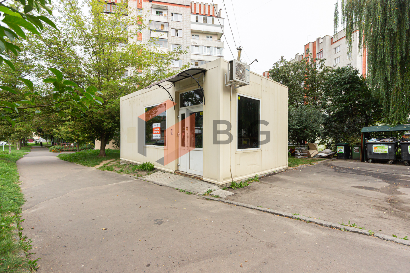 Приміщення 30 м2 з фасадним входом за вул. Варшавська