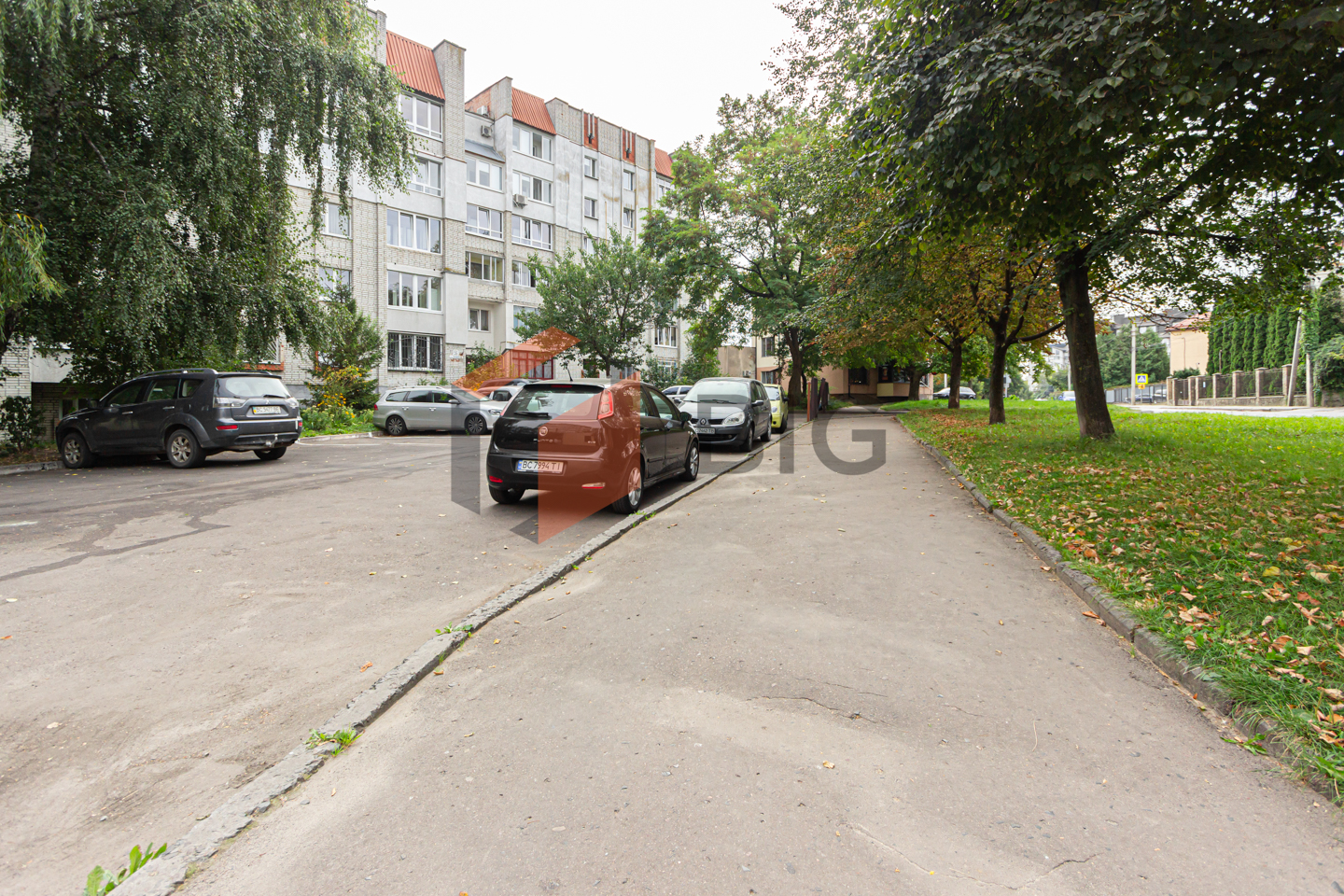 Приміщення 30 м2 з фасадним входом за вул. Варшавська