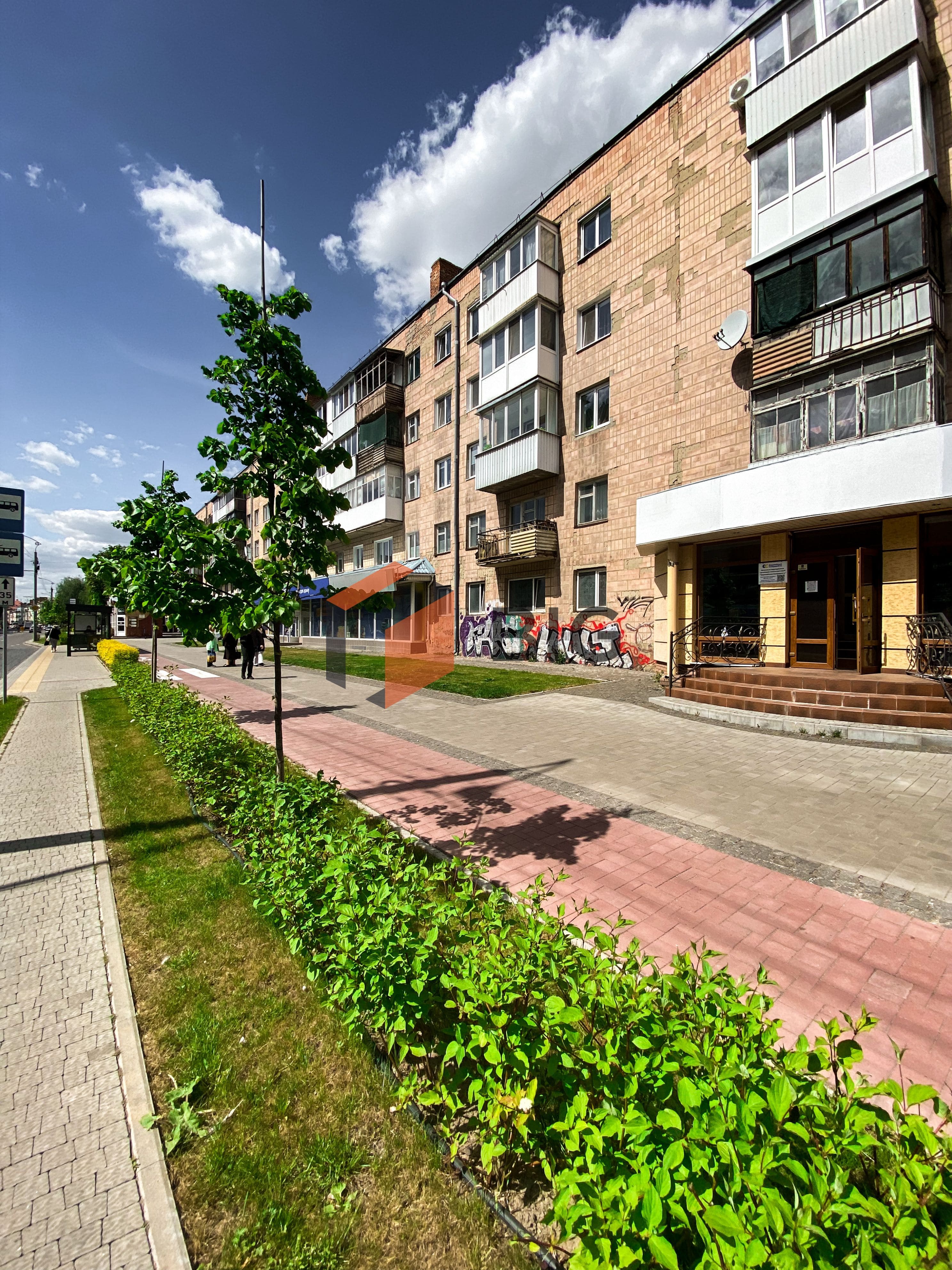 Здається фасадне приміщення в центрі міста