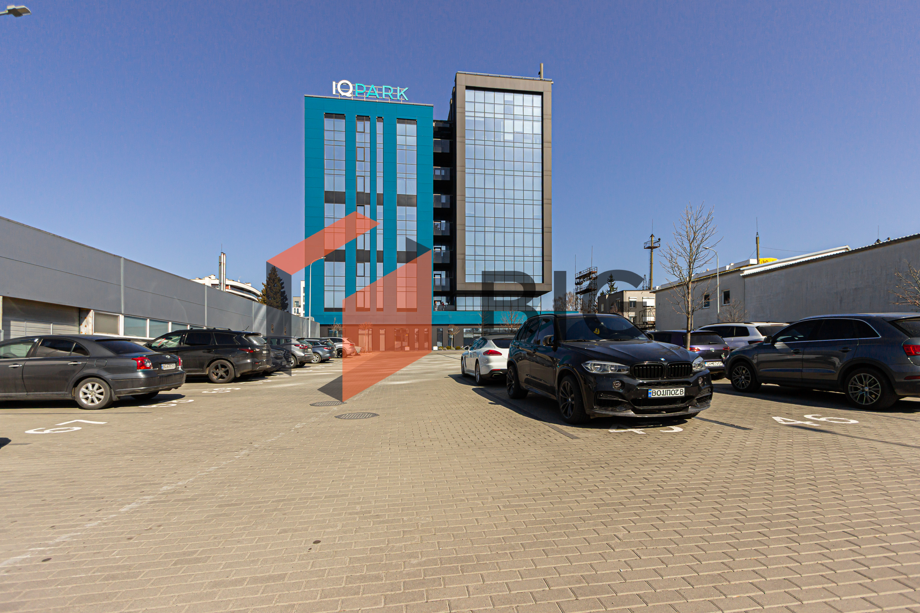 Оренда офісного приміщення у бізнес центрі   IQ Park по вул. Пасічна, також є заїзд з вул. Пимоненка.