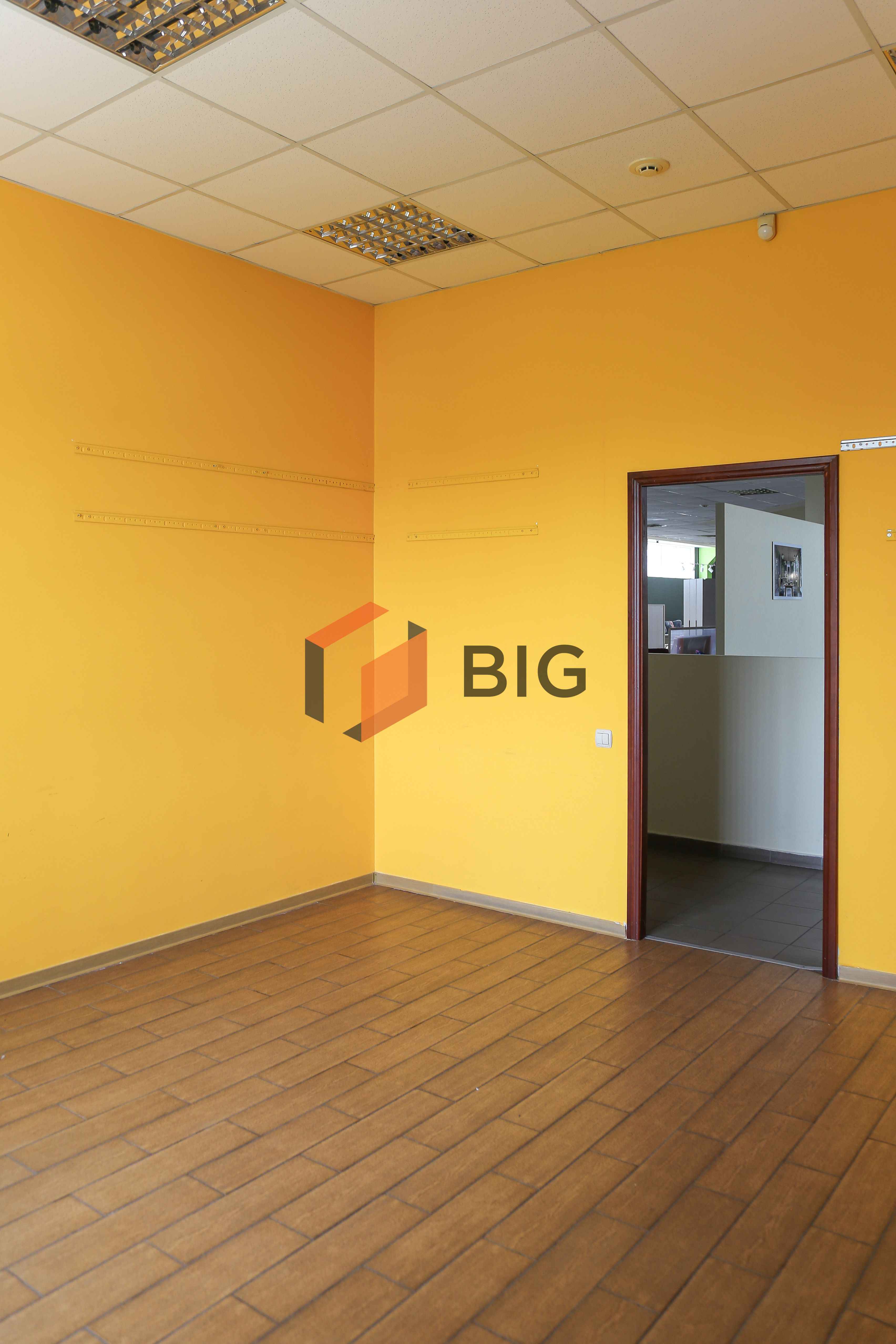 Продається комерційне приміщення в торговому центрі "Глобус"